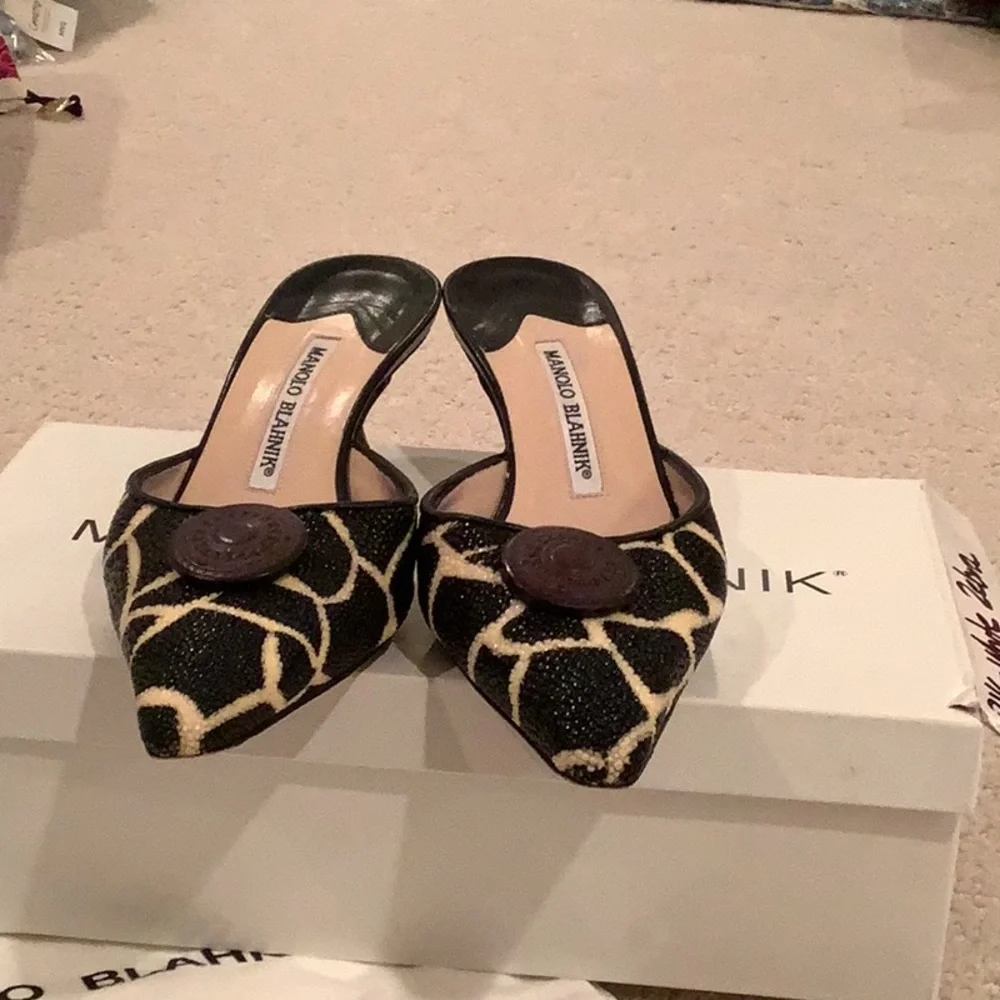 Manolo Blahnik ladies black and white textured zebra slide - Picture 4 of 6